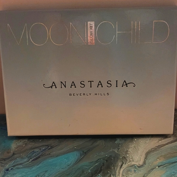 Anastasia Beverly Hills Moonchild Glow Kit - Picture 1 of 4
